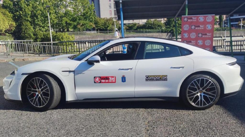 El Porsche Taycan eléctrico reconvertido en taxi que recorrerá A Coruña este fin de semana.