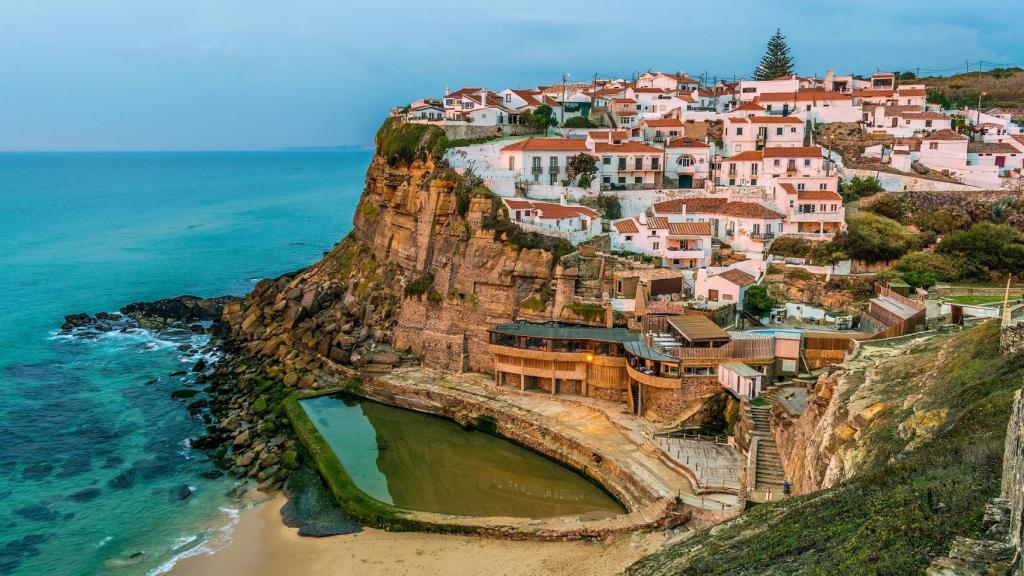 La panorámica de Azenhas do Mar es toda una joya visual. Foto: Shutterstock.