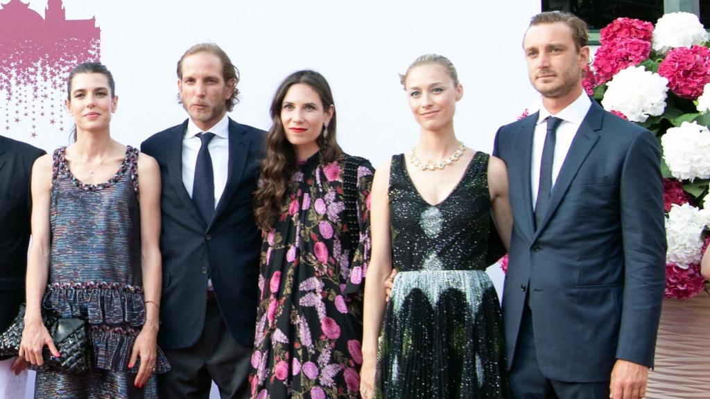 Carlota, Andrea y Pierre, junto a las esposas de estos, Tatiana Santo Domingo y Beatrice Borromeo.