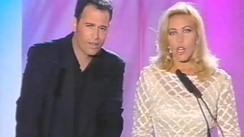 Carlos Lozano y Norma Duval en el 'Festival de Benidorm' del año 2000.