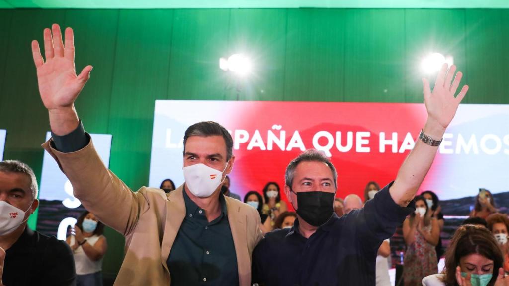 Pedro Sánchez y Juan Espadas, durante un acto el pasado verano en Sevilla.