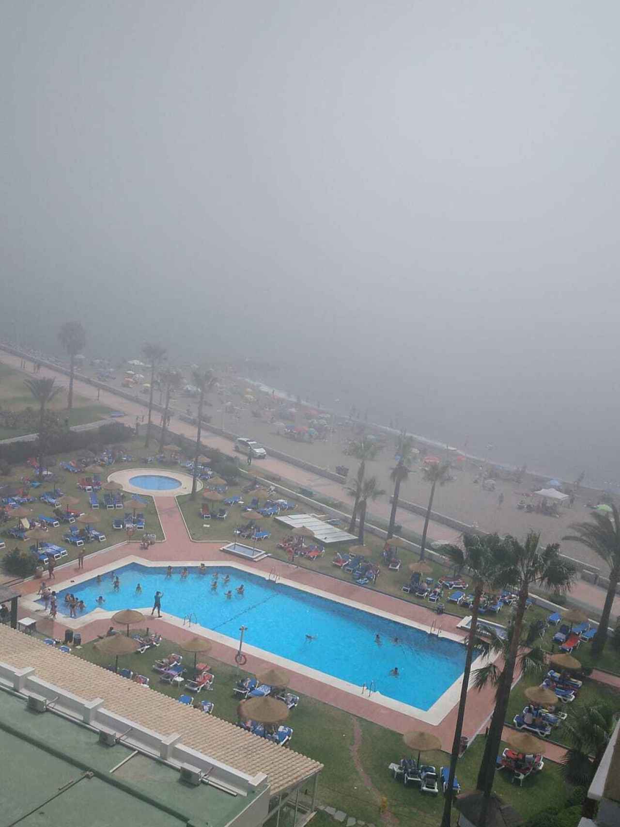 El taró reduce la visibilidad en el litoral de Málaga.