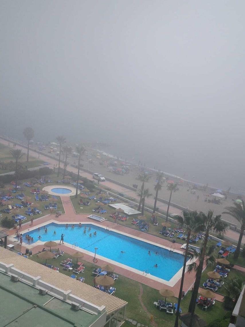 El taró reduce la visibilidad en el litoral de Málaga.