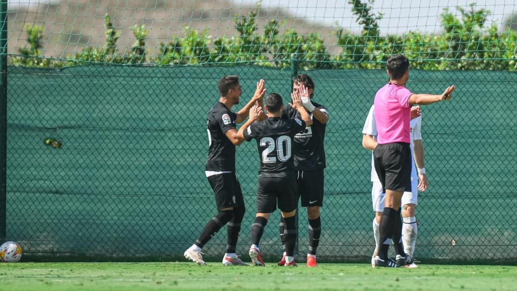 El tridente ofensivo del Elche arranca con fuerza.