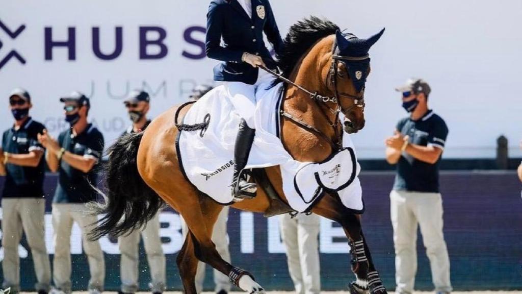 Jessica Springsteen en una competición de hípica