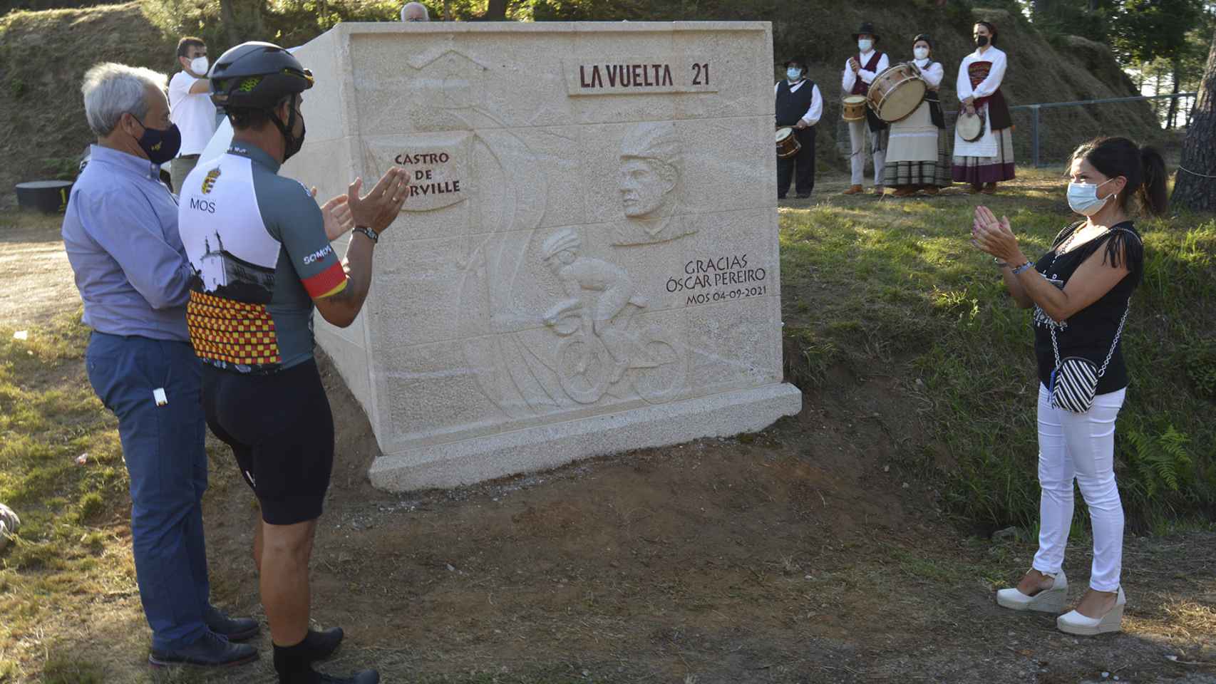 Momen del homenaje a Óscar Pereiro en Mos.