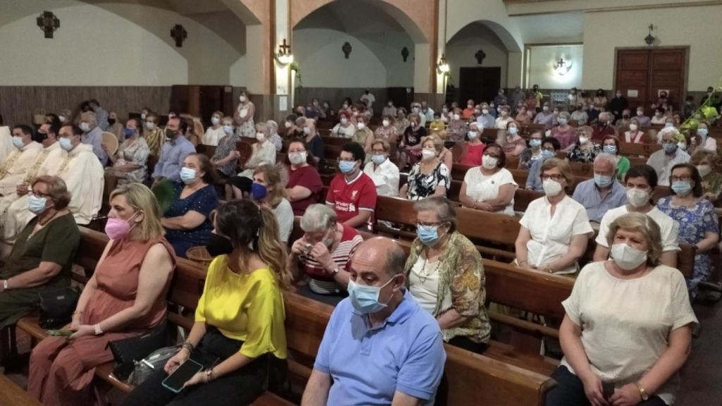 La iglesia estuvo llena de feligreses que querían acompañar a los carmelitas en su despedida de  Talavera