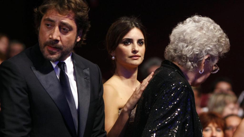 Javier Bardem, Penélope Cruz y Pilar Bardem durante el Festival de Cannes de 2010.