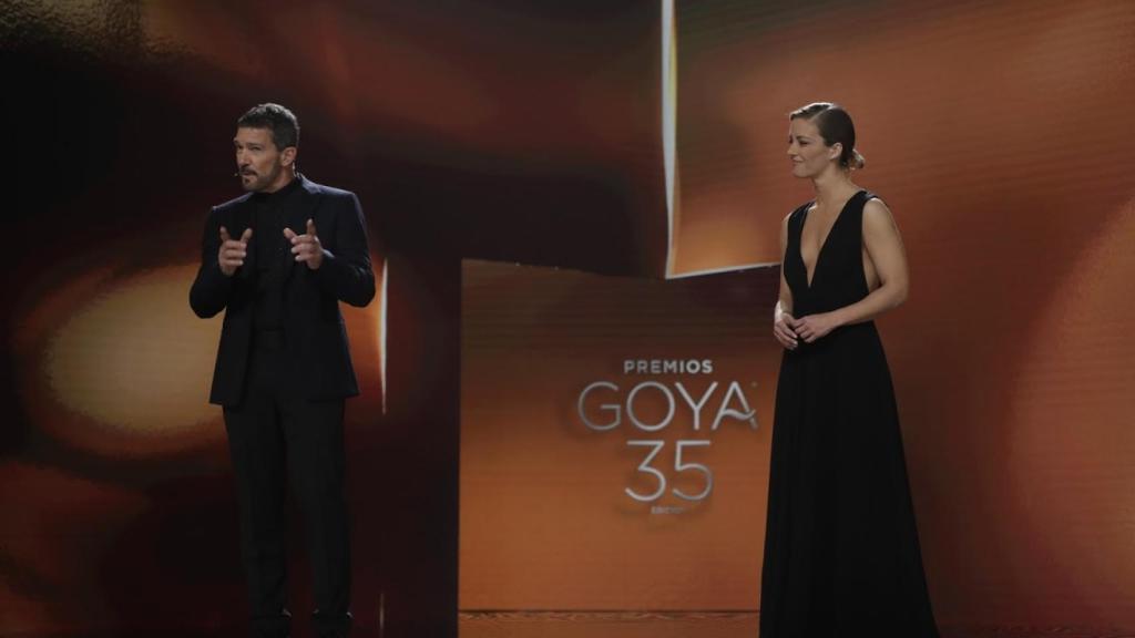 Antonio Banderas y María Casado en la 35 edición de los Goya.