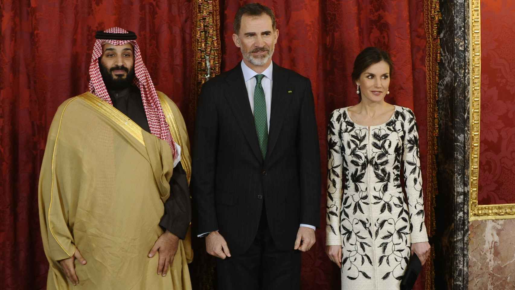 Los Reyes de España junto al Príncipe saudí durante un encuentro en el Palacio Real en 2018.