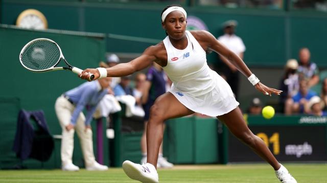 Coco Gauff durante un partido en Wimbledon 2021