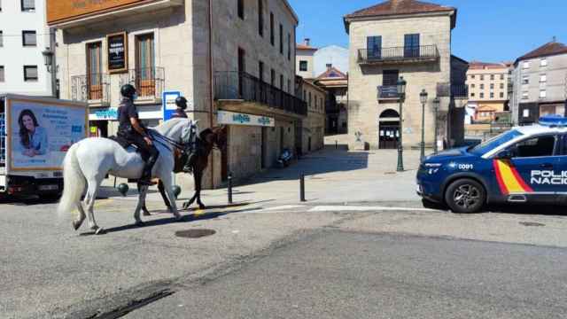 Patrulla de caballería de la Policía Nacional