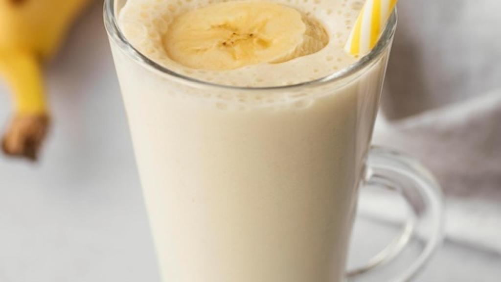 Smoothie con infusión de manzanilla, plátano y cereales