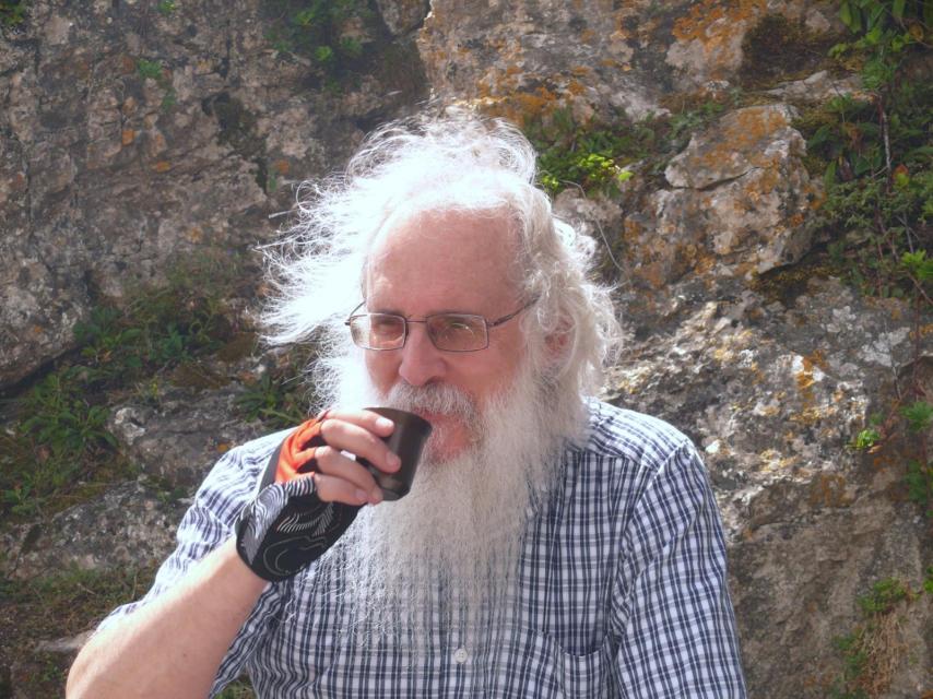 Agustín Zamarrón, refrescándose en verano.