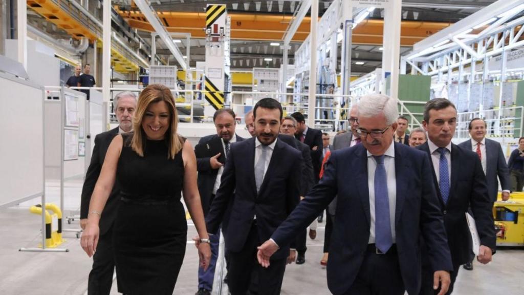 Susana Díaz, junto a Fernando López Gil (en el centro) en una imagen de archivo.