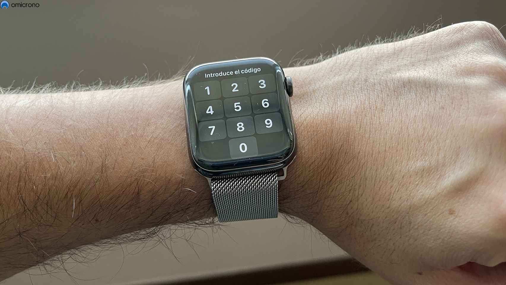 Apple Watch pidiendo un código de desbloqueo.