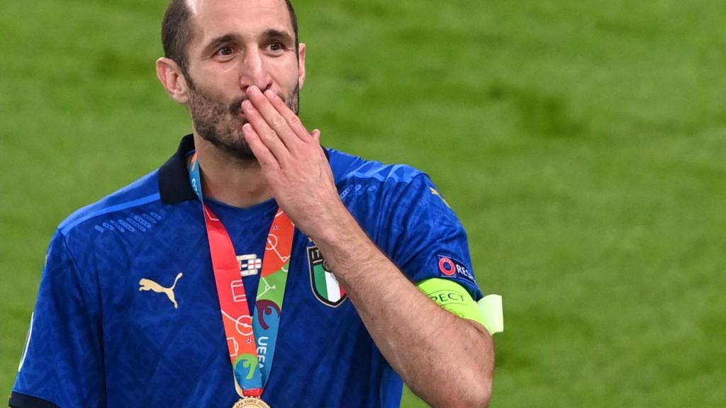 Giorgio Chiellini, con la medalla de campeón tras ganar la Eurocopa 2020 con Italia