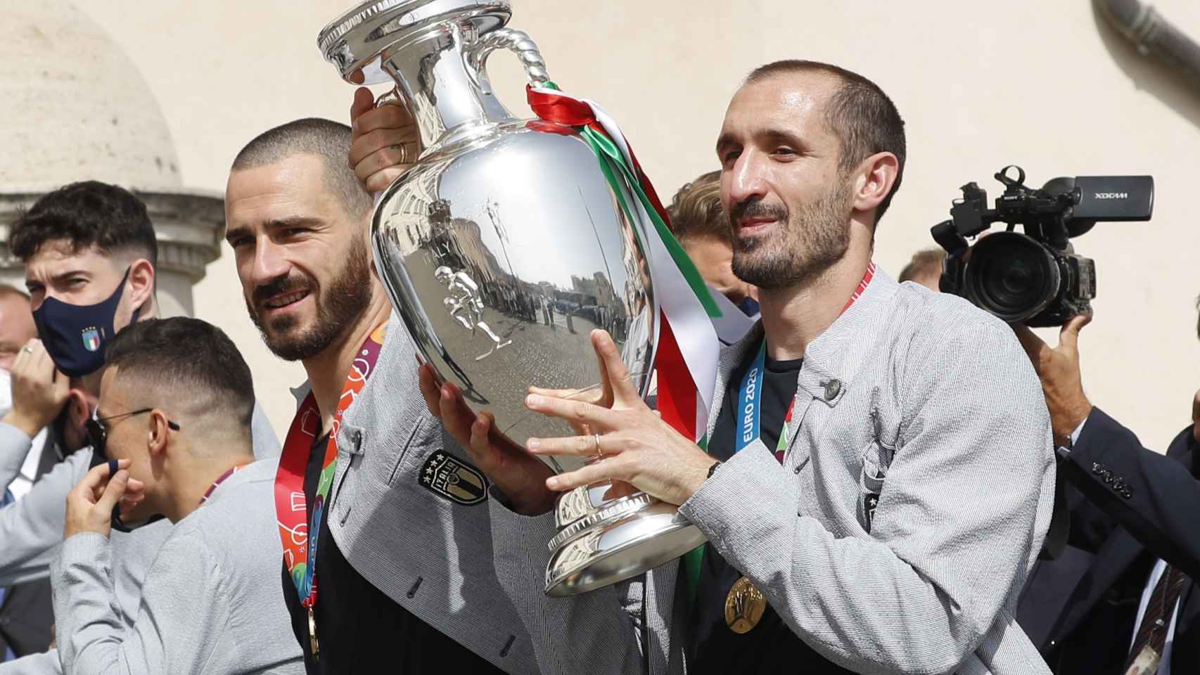 Bonucci y Chiellini, durante la celebración en Roma de la Eurocopa 2020