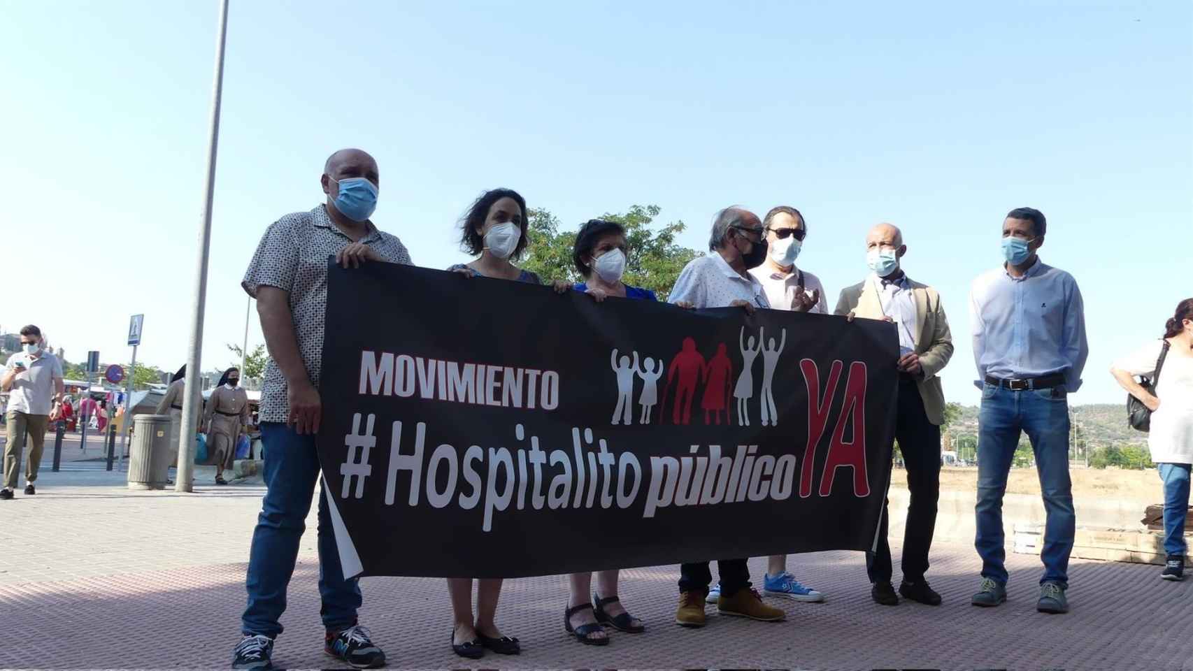 El Movimiento 'Hospitalito Ya' recoge firmas en el mercadillo del martes de Toledo