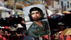 Imagen del Che Guevara durante una manifestación en Bolivia.