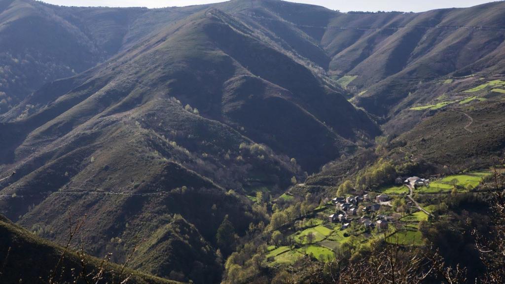 Caminando por Ancares (Foto: Turismo de Galicia)