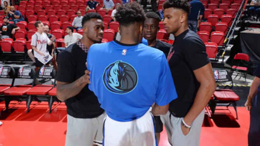 Los hermanos Antetokoumpo durante un partido de la Summer League