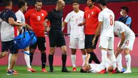 La lesión de Óscar Mingueza durante el partido de la fase de grupos de los Juegos Olímpicos ante Egipto