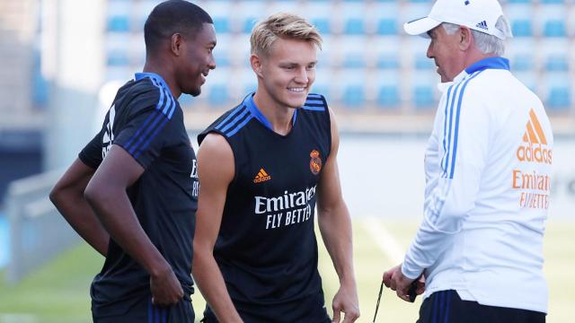 Alaba y Odegaard, con Ancelotti