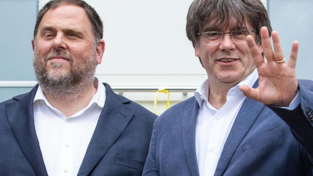 Oriol Junqueras y Carles Puigdemont en su reencuentro en Waterloo.