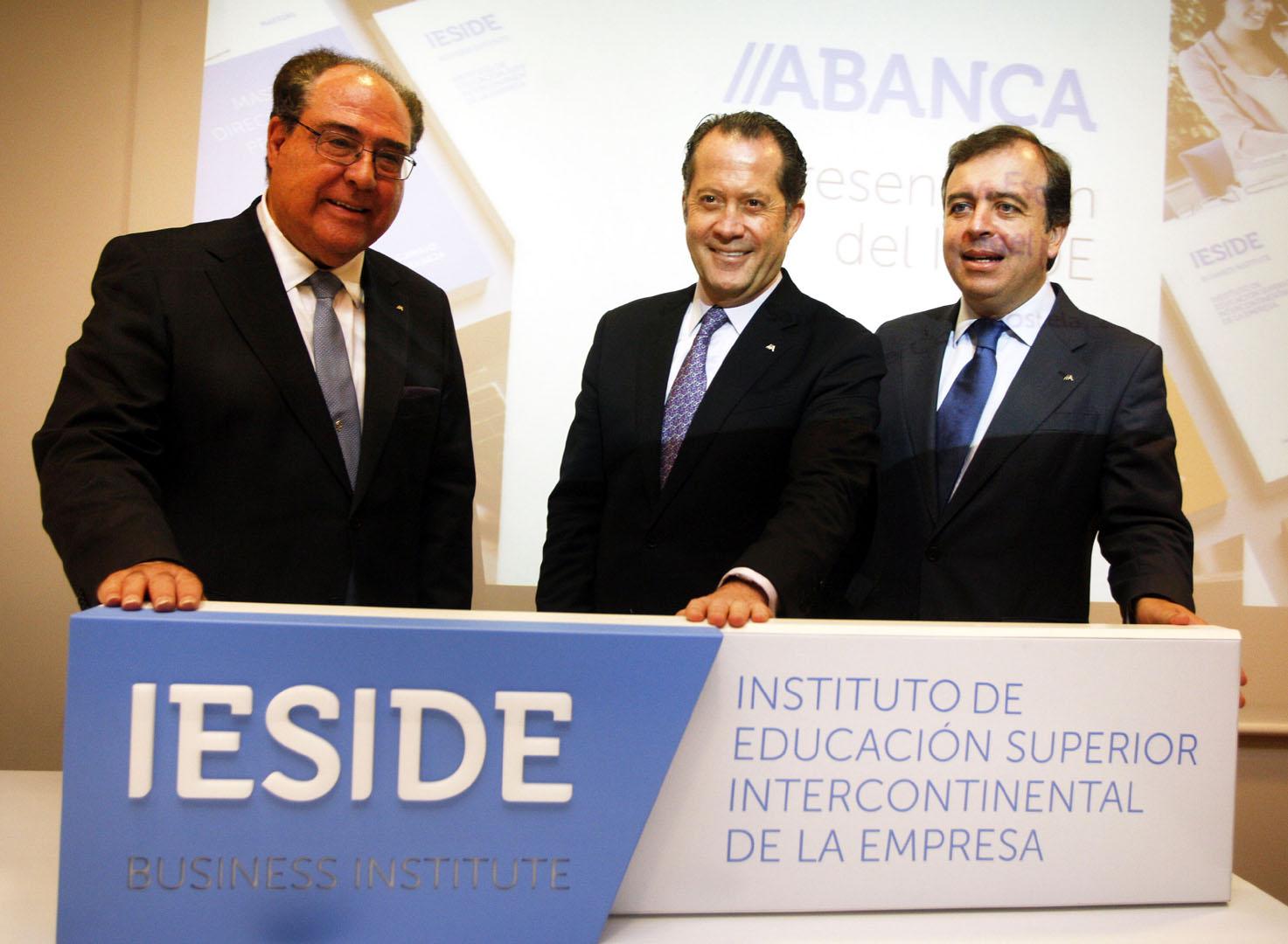 Miguel Ángel Escotet, Juan Carlos Escotet y Francisco Botas presentado Ieside.
