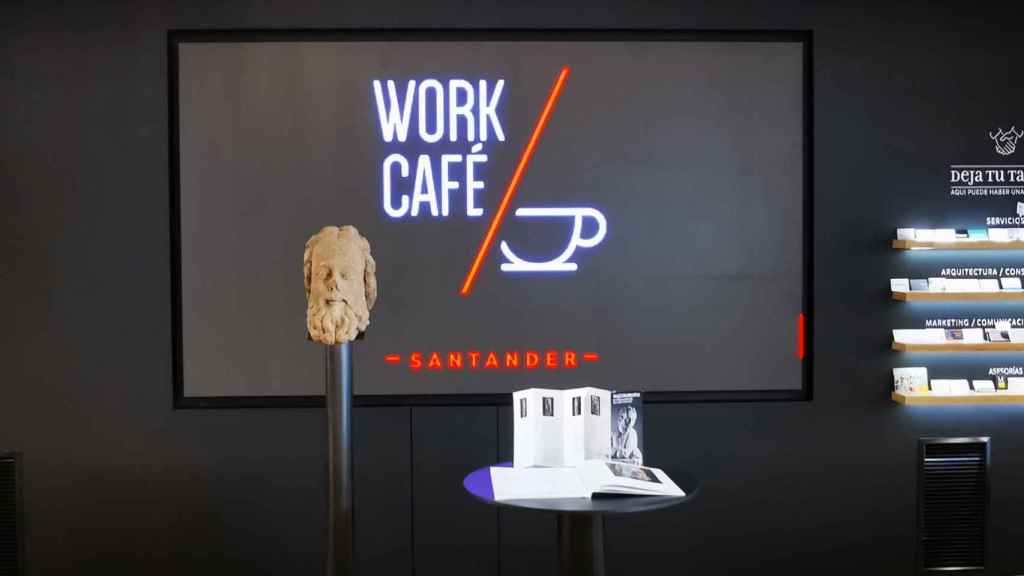Escultura que permanecerá en exposición en el Work Café de Vigo.