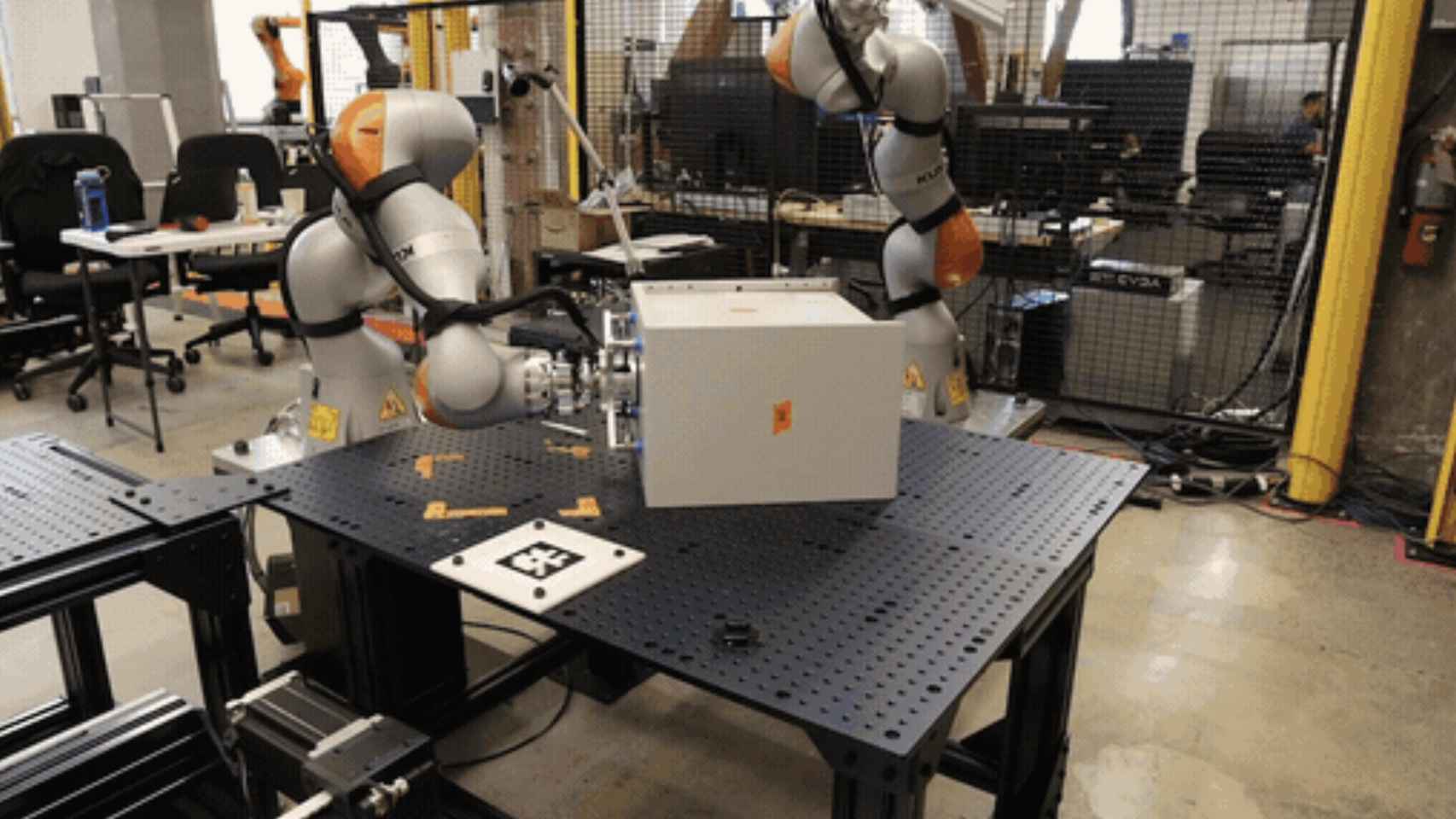 Brazos robóticos trabajando