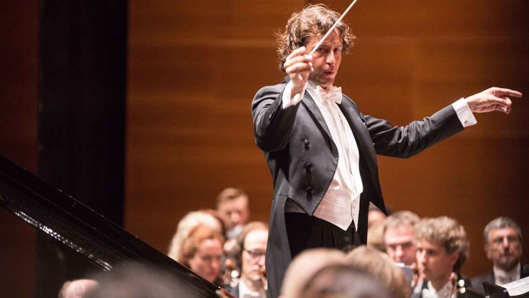Gustavo Gimeno dirigiendo a la Filarmónica de Luxemburgo en la Quincena. Foto: Iñigo Ibáñez