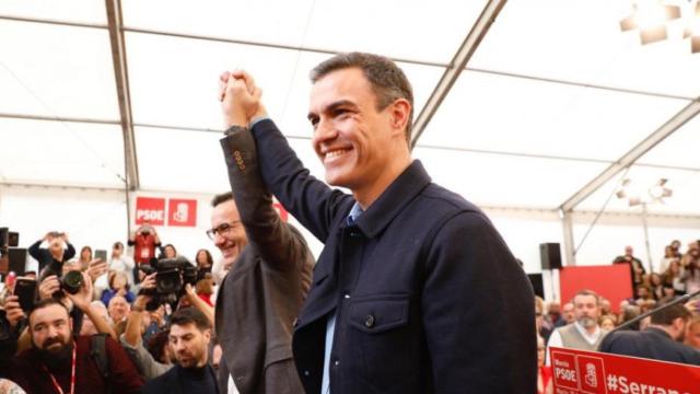 El líder del PSOE Pedro Sánchez junto al secretario general de los socialistas murcianos, Diego Conesa.