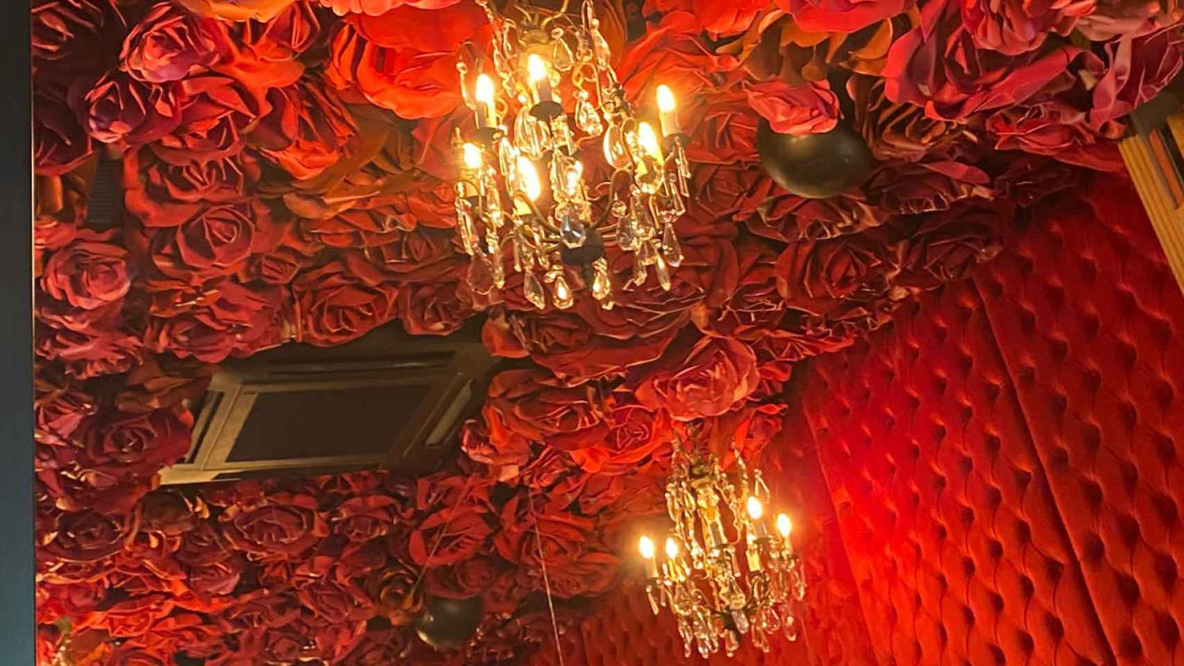 Galería del techo cubierta de rosas