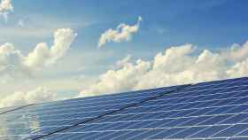 La energía eólica y solar son cruciales para descarbonizar el sistema energético mundial.