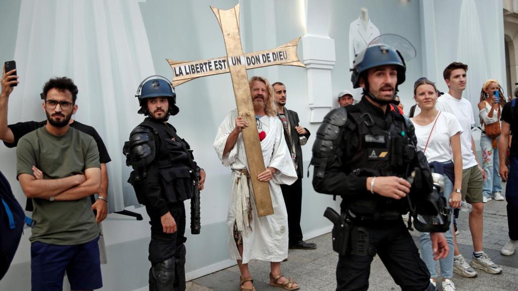 Protestas contra la ampliación del certificado sanitario en Francia.