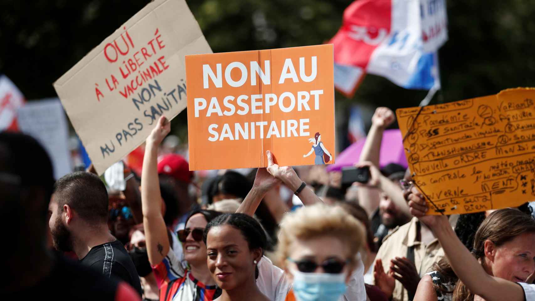 Protestas contra la ampliación del certificado sanitario en Francia.