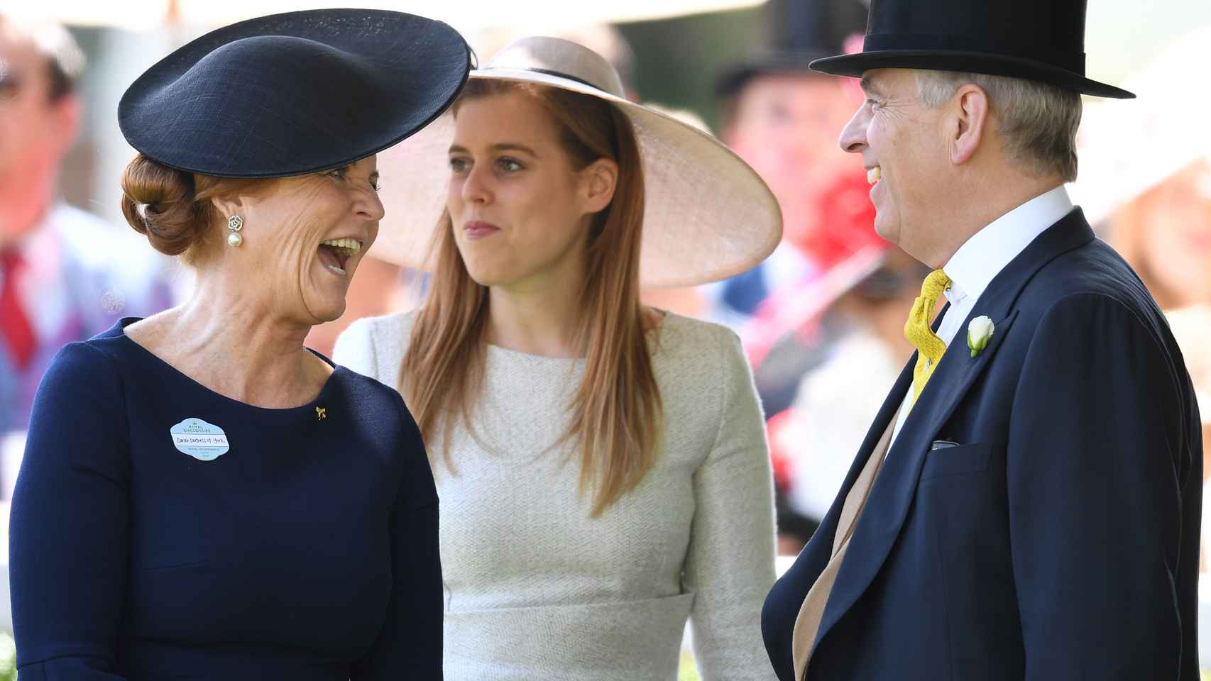 Sarah Ferguson, la princesa Beatriz y el príncipe Andrés en Royal Ascot 2018.