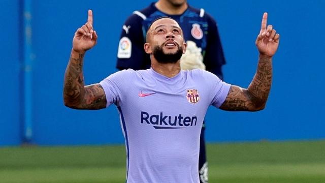 Depay debuta con el Barcelona