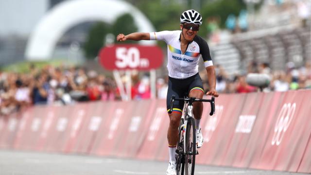 Richard Carapaz, celebrando el triunfo en los Juegos Olímpicos