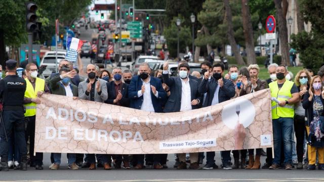 Lucas Jiménez, presidente de Scrats, y López  Miras en la manifestación por el trasvase celebrada en mayo en Madrid.