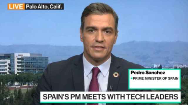 El presidente del Gobierno, Pedro Sánchez, aparece este viernes en Blommberg TV.