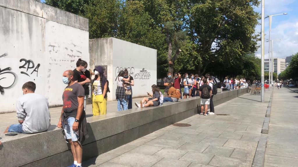 Cola para conseguir un test de antígenos en el Náutico de Vigo el pasado verano.