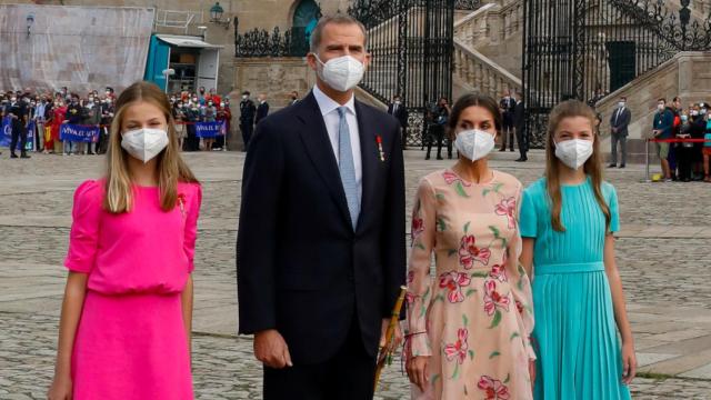 Los Reyes y sus hijas en la ofrenda nacional al apóstol Santiago.