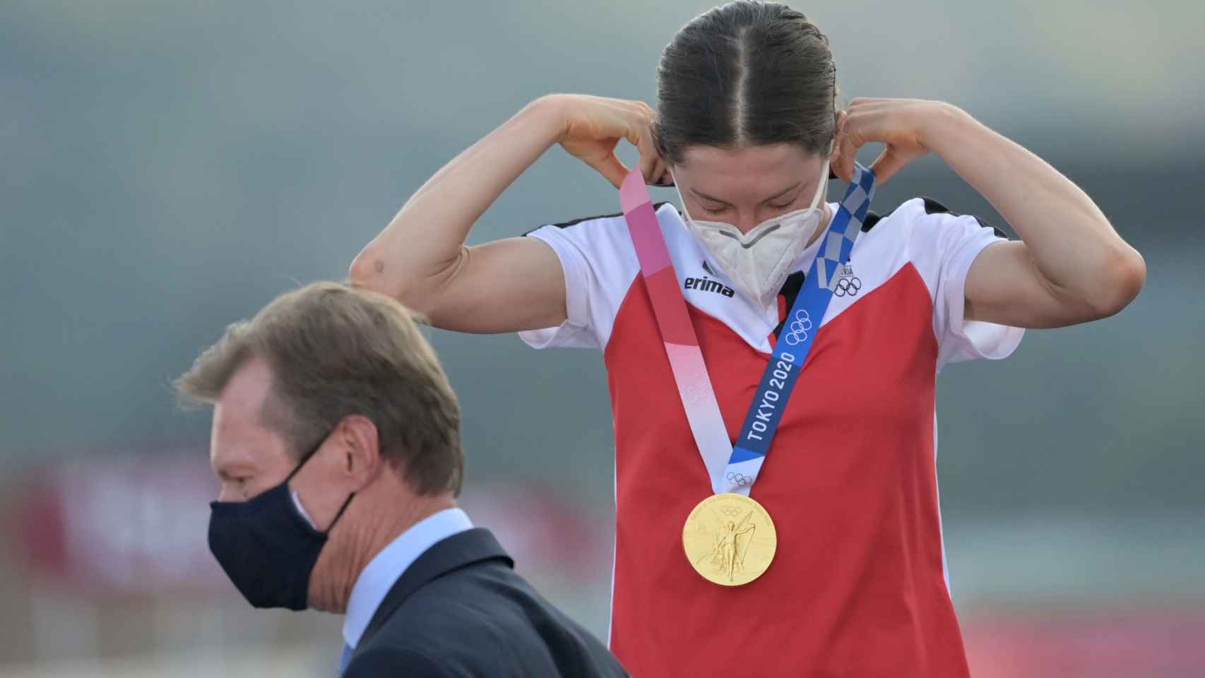 Anna Kiesenhofer, con la medalla de oro en los Juegos Olímpicos