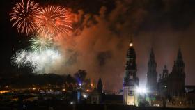 Así fueron los fuegos del Apóstol en Santiago para conmemorar el Día de Galicia