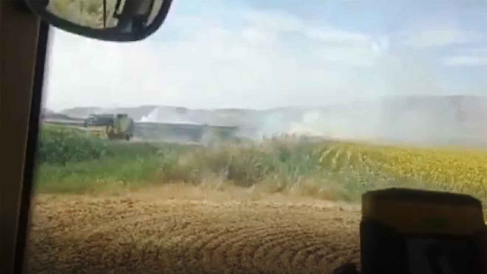 Los agricultores hicieron frente al incendio con sus propios recursos