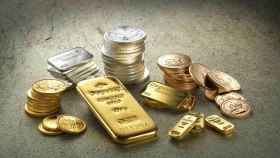 Diferentes piezas de inversión de oro  y plata.
