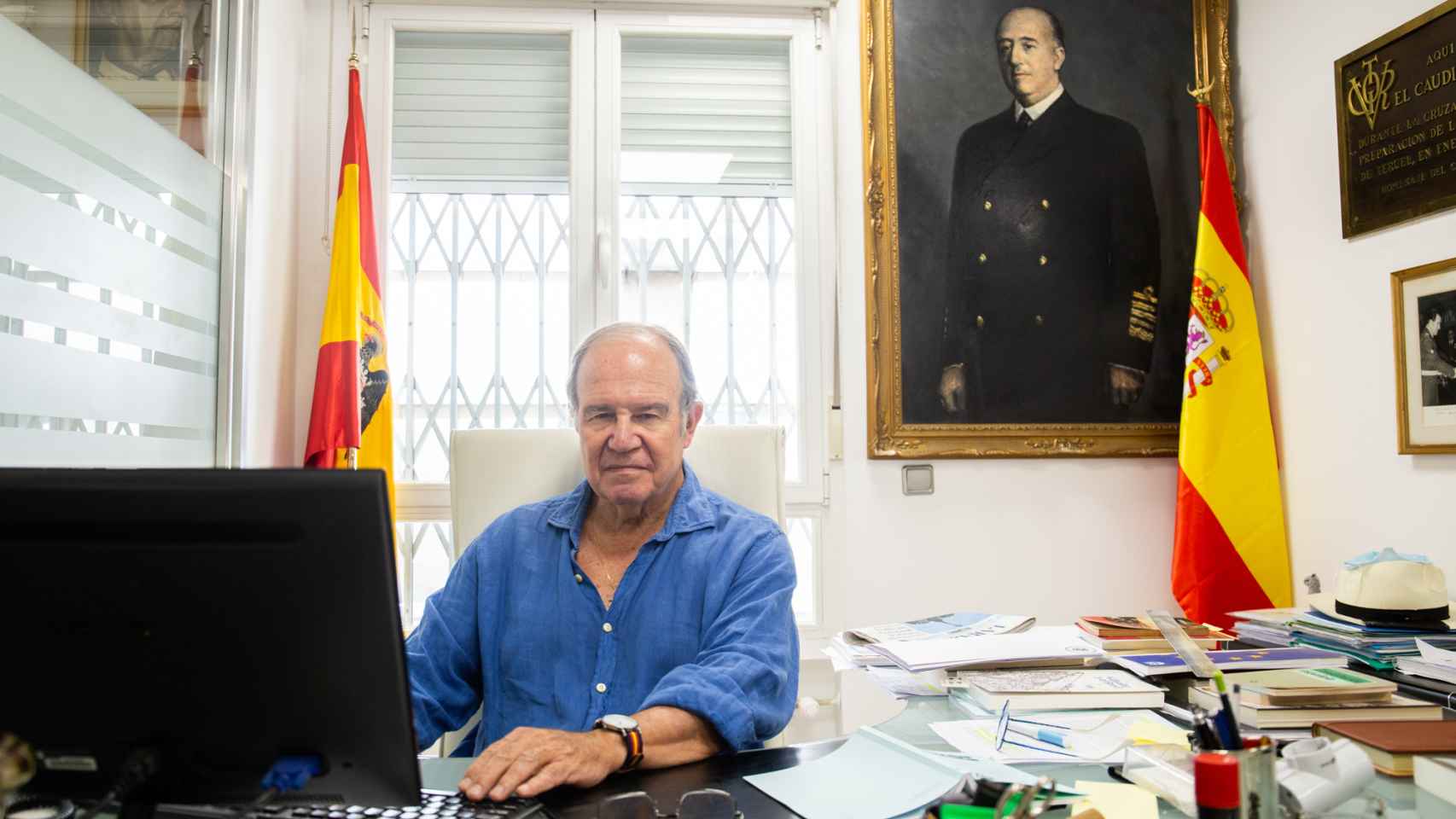 El general Juan Chicharro conversa con EL ESPAÑOL desde su despacho en la sede de la FNFF.